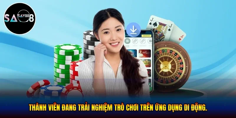 Thành viên đang trải nghiệm trò chơi trên ứng dụng di động